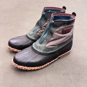 Vintage Sorel Front Zip Fleece Lined Boots